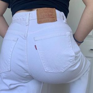 Vintage Levi’s 551 Mom Jeans 28” high waisted